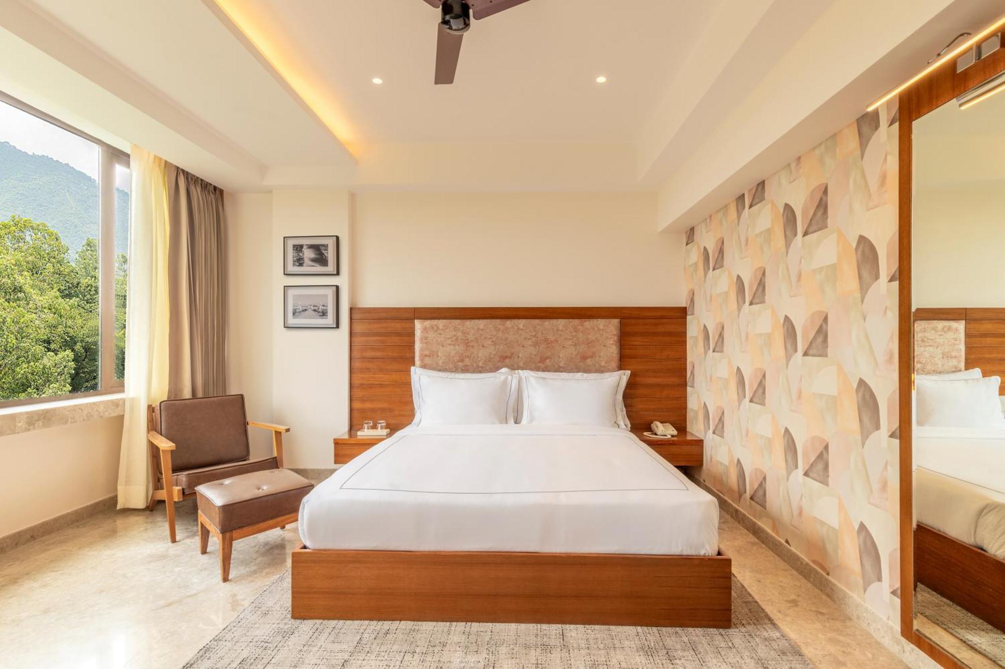 The Prominence Mussoorie Road Dehradun Hotel ภายนอก รูปภาพ